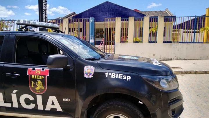 Suspeitos de praticar assalto em mercadinho são pegos pela PM em Caruaru