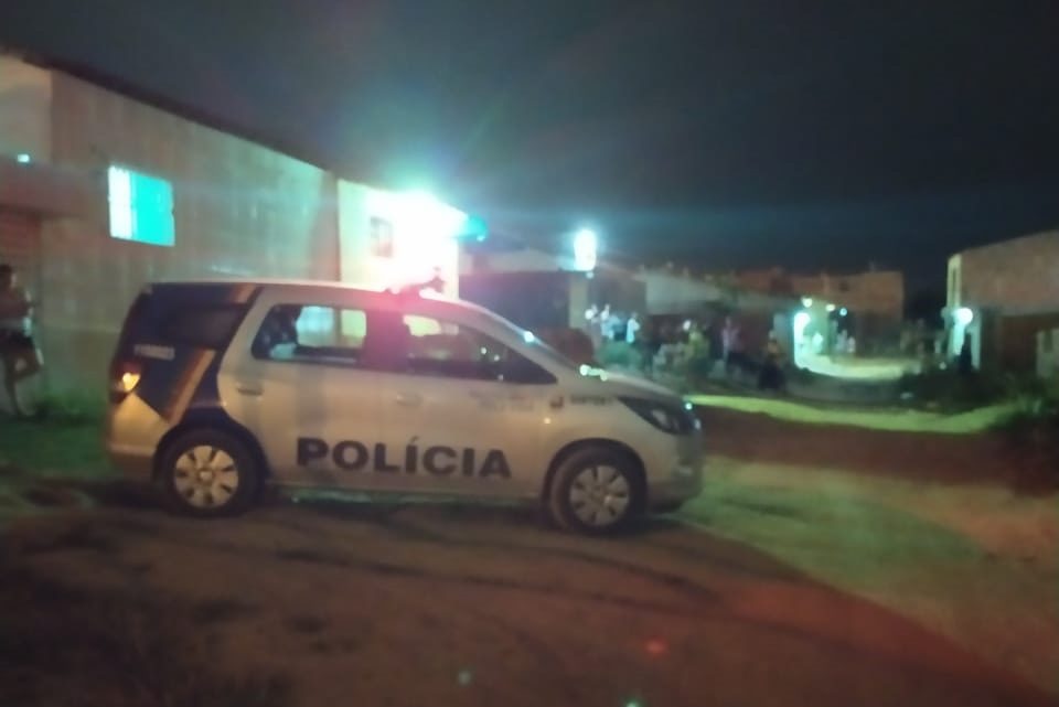 Jovem é assassinado a facadas dentro de casa em Caruaru