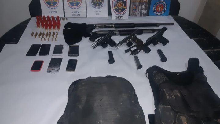 Cinco suspeito de assaltos a banco morrem em confronto com a polícia