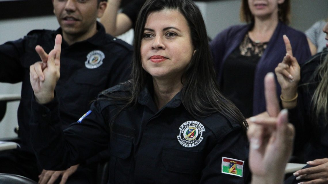 Guardas Municipais e Agentes de Trânsito de Caruaru participam de curso de libras