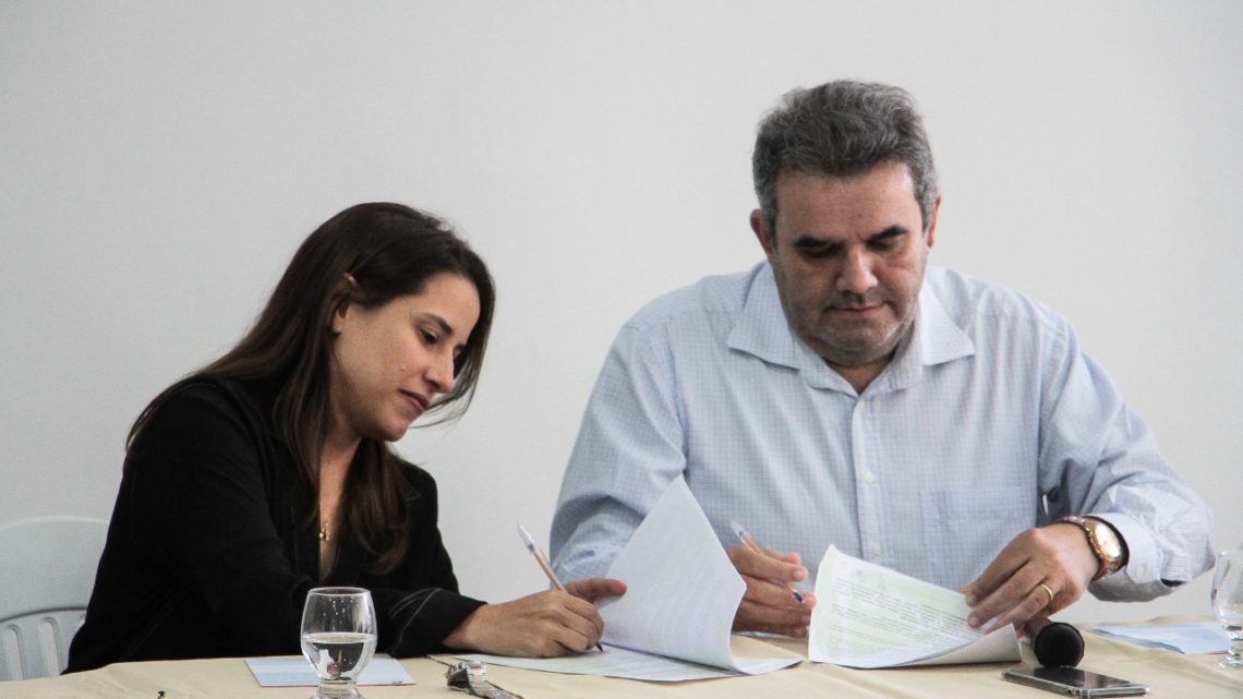 CDL e Prefeitura de Caruaru assinam convênio para criação do Clube do Servidor CDL e Prefeitura de Caruaru assinam convênio para criação do Clube do Servidor