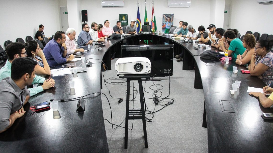 “Comércio na Praça” é discutido entre secretários municipais, vereadores e ambulantes “Comércio na Praça” é discutido entre secretários municipais, vereadores e ambulantes