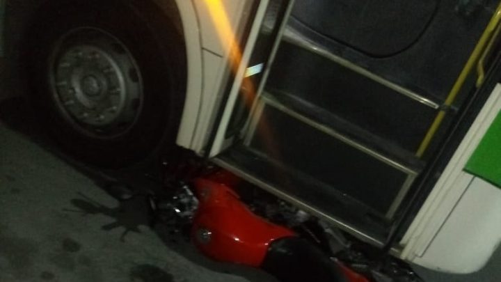 Colisão entre ônibus e moto com vítima fatal em Caruaru