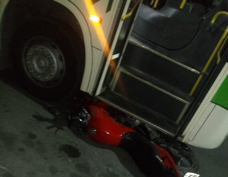 Acidente entre ônibus e moto deixa uma vitima fatal em Magalhães