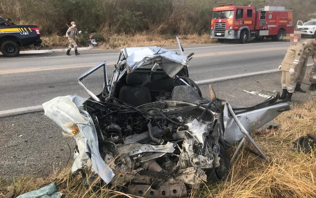 Colisão frontal entre caminhão e carro com vítima fatal na BR-232 em Arcoverde Colisão frontal entre caminhão e carro com vítima fatal na BR-232 em Arcoverde
