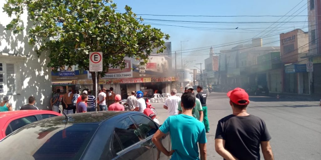 Incêndio atinge lanchonete no Centro de Caruaru