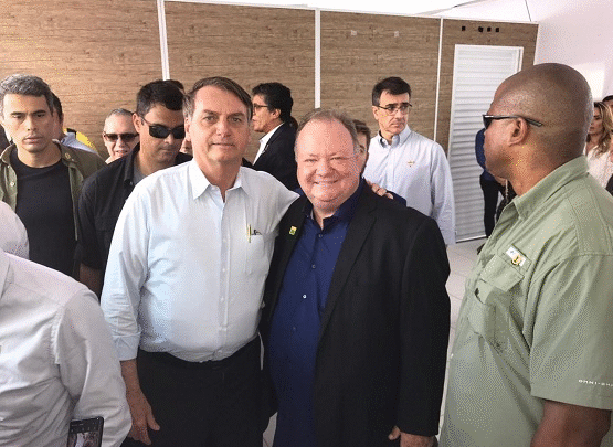 Bolsonaro recebe convite para assistir a Paixão de Cristo de Nova Jerusalém