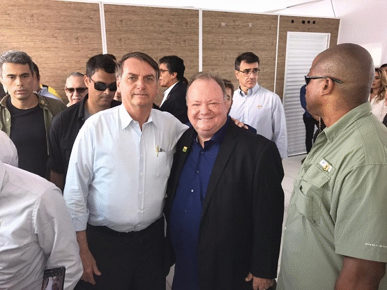 Bolsonaro recebe convite para assistir a Paixão de Cristo de Nova Jerusalém Bolsonaro recebe convite para assistir a Paixão de Cristo de Nova Jerusalém