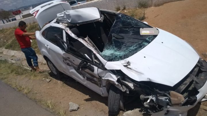 Motorista fica ferido em acidente na BR-104 em Caruaru