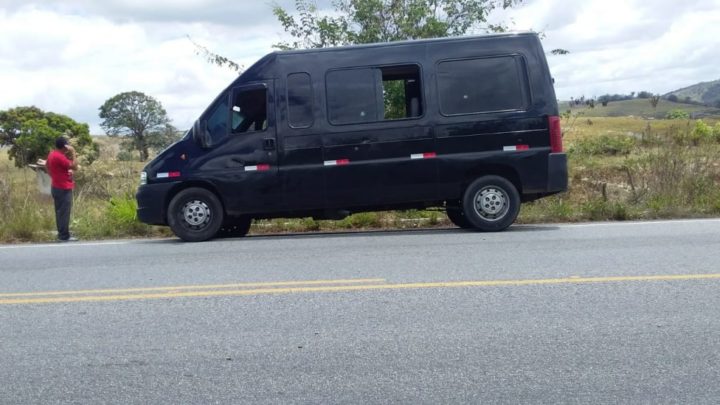 Detento morre durante ataque a duas vans em Quipapá