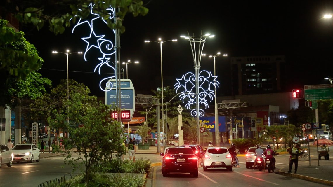 Decoração natalina já pode ser vista em pontos de Caruaru Decoração natalina já pode ser vista em pontos de Caruaru