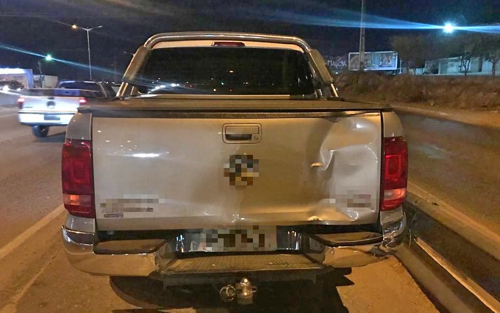 Moto colide na traseira de caminhonete na BR-104 em Caruaru