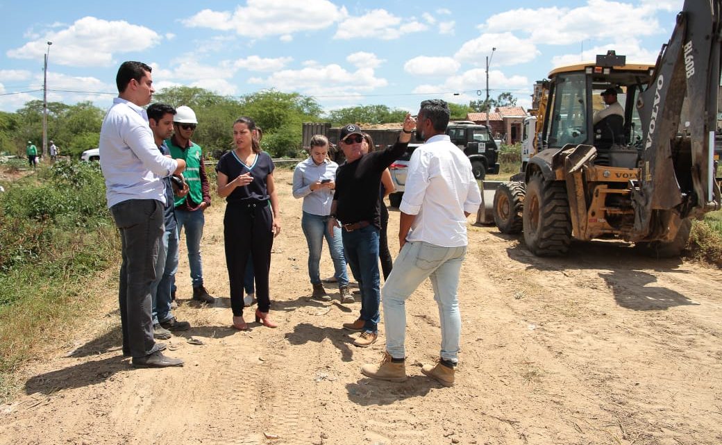 Prefeitura de Caruaru inicia obra do canal do bairro kennedy Prefeitura de Caruaru inicia obra do canal do bairro kennedy