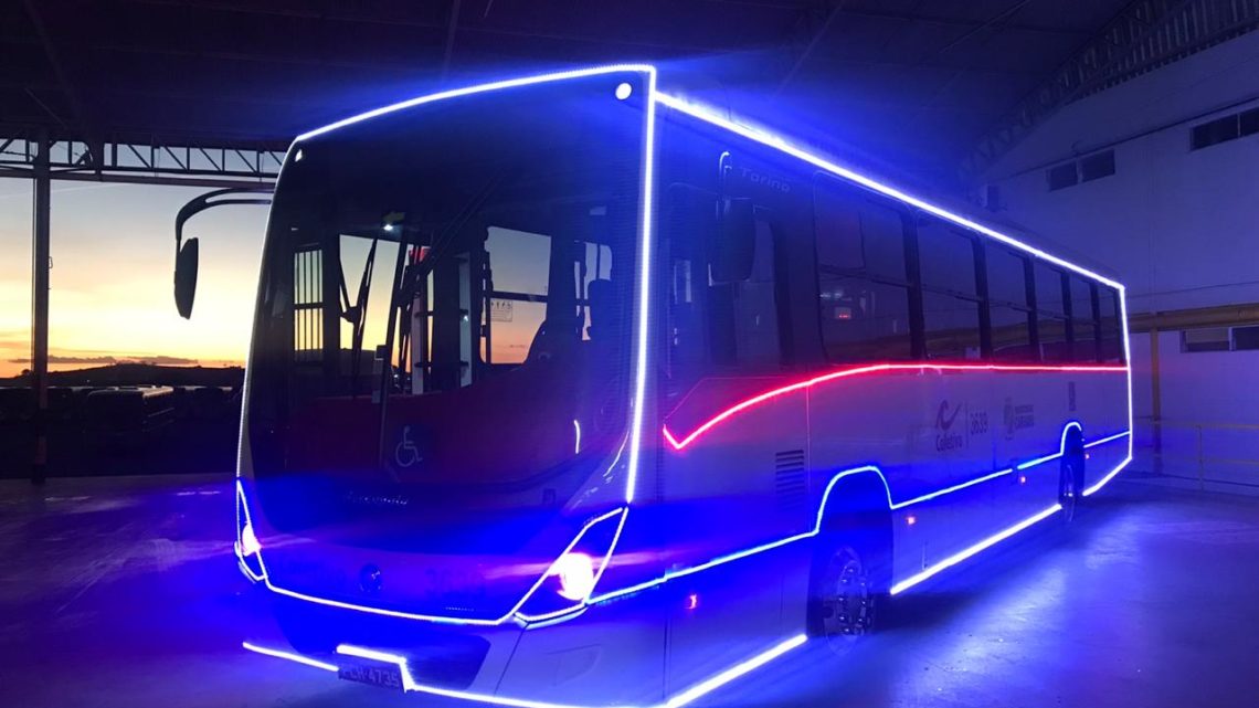 Coletivo Turismo circula com Ônibus do Natal Iluminado