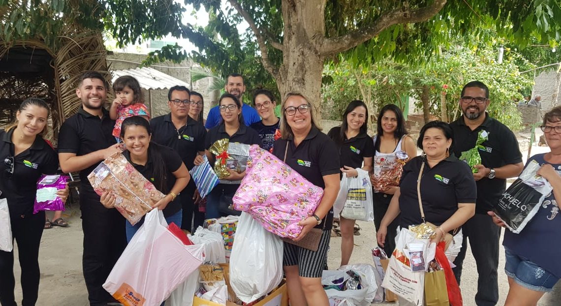 Associação Irmã Júlia entrega presentes de Natal doados para idosos de Bezerros-PE Associação Irmã Júlia entrega presentes de Natal doados para idosos de Bezerros-PE