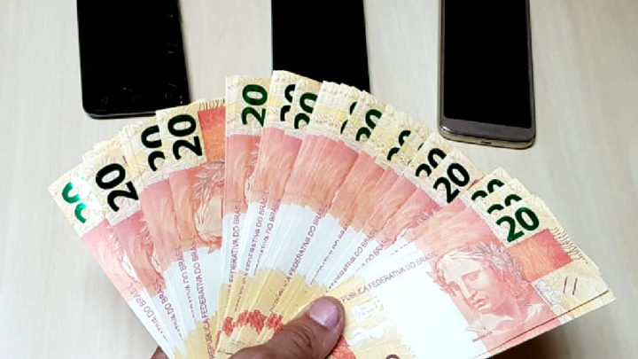 Mulher com dinheiro falso é presa em flagrante pela PF