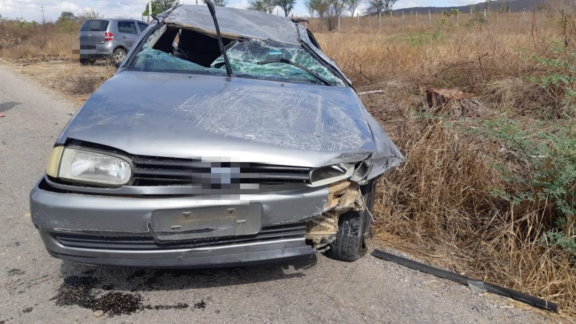 Motorista perdeu controle de veículo e capota na BR-232 em Bezerros