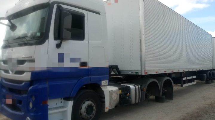 Ladrões roubam pneus de caminhão na BR-232 em Caruaru