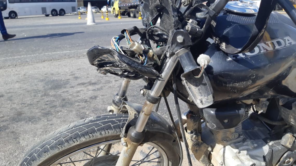 Motociclista socorrido para o HRA após colisão frontal com caminhão na BR-232 em Belo Jardim