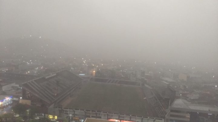 Chuva forte em Caruaru com relâmpagos e trovões nesta terça (21)