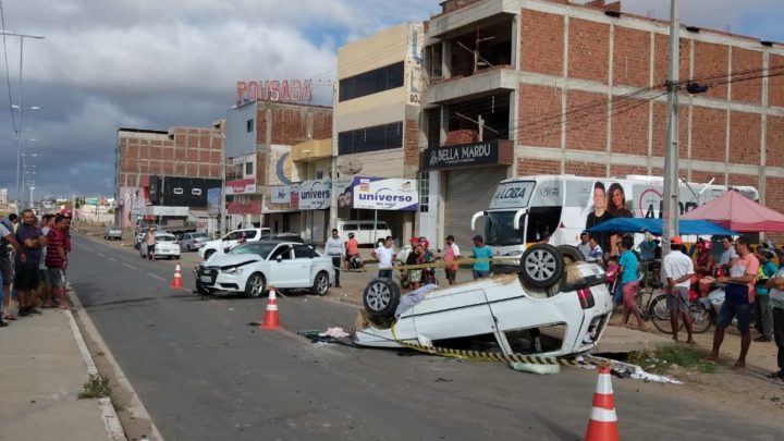 Colisão entre dois carros com vítima fatal na PE-160 em Santa Cruz do Capibaribe