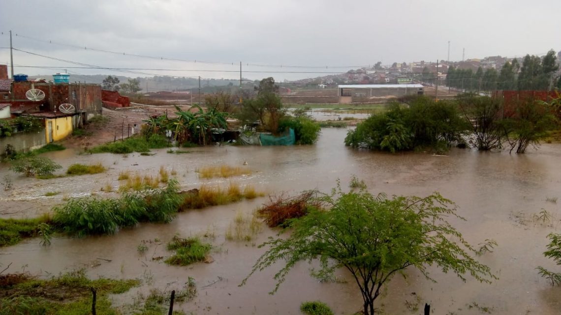 Chuva forte em Sairé no Agreste de Pernambuco neste domingo (2)
