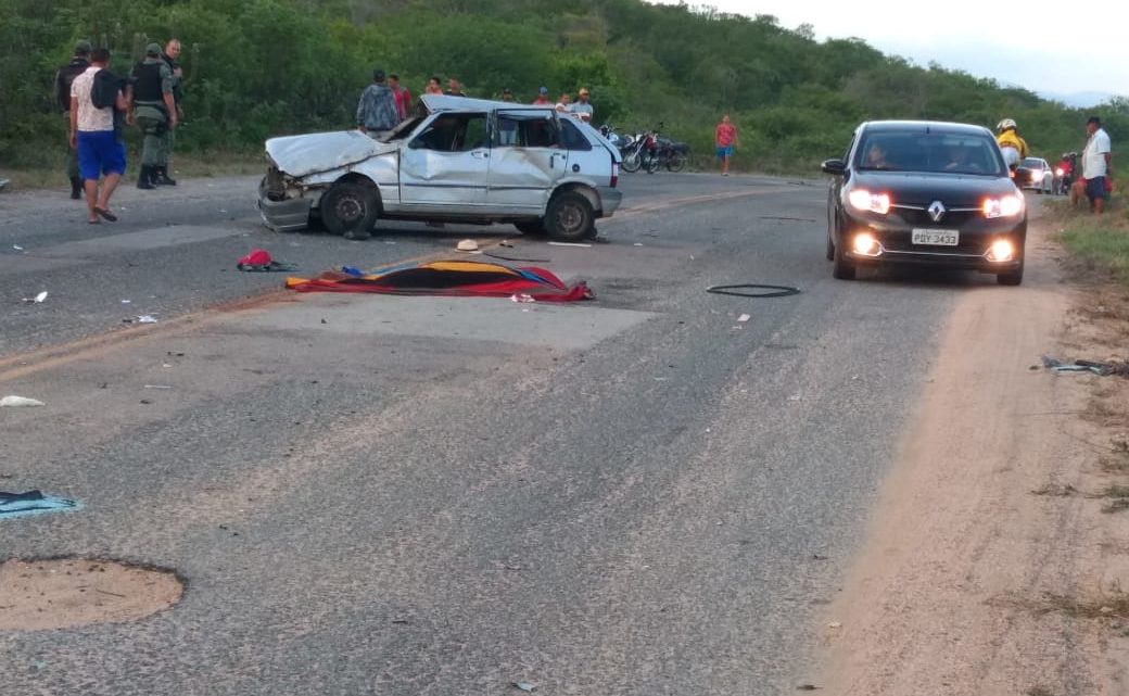 Duas mortes e dois feridos a bala na PE-145 zona rural de Caruaru