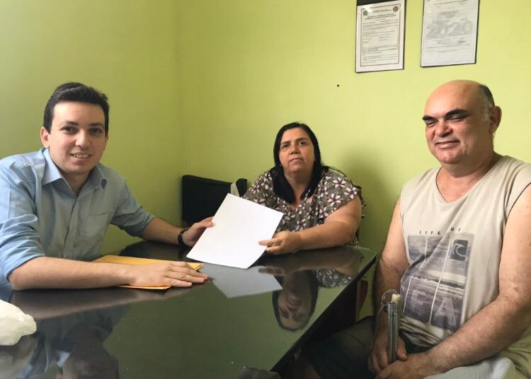 Raffiê protocola ofício em Braille solicitando sugestões a ACACE sobre Políticas Públicas