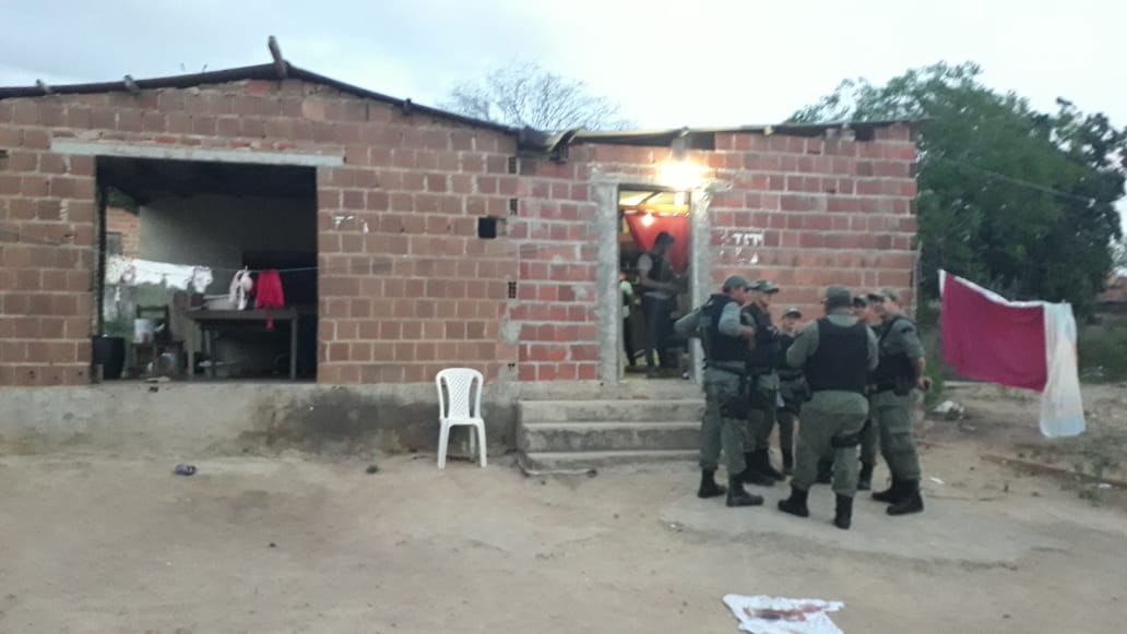 Homem é morto a tiros e outros dois ficam baleado na zona rural de Caruaru Homem é morto a tiros e outros dois ficam baleado na zona rural de Caruaru