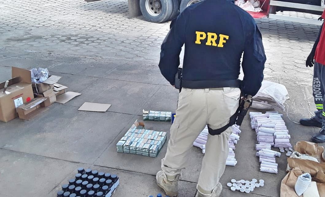 Caminhoneiro é detido com espoletas, cartuchos e munição em Caruaru Caminhoneiro é detido com espoletas, cartuchos e munição em Caruaru