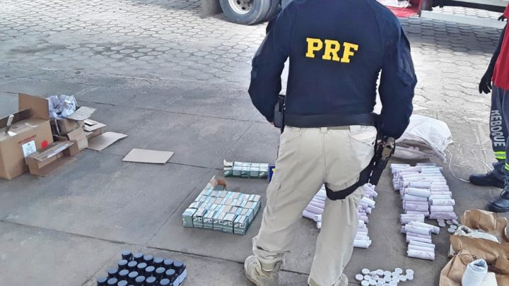 Caminhoneiro é detido com espoletas, cartuchos e munição em Caruaru
