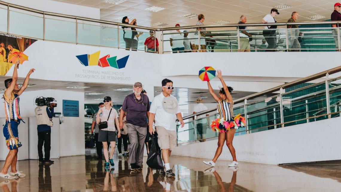 Governo do Estado promove receptivo especial de Carnaval no Aeroporto, TIP e Terminal Marítimo Governo do Estado promove receptivo especial de Carnaval no Aeroporto, TIP e Terminal Marítimo