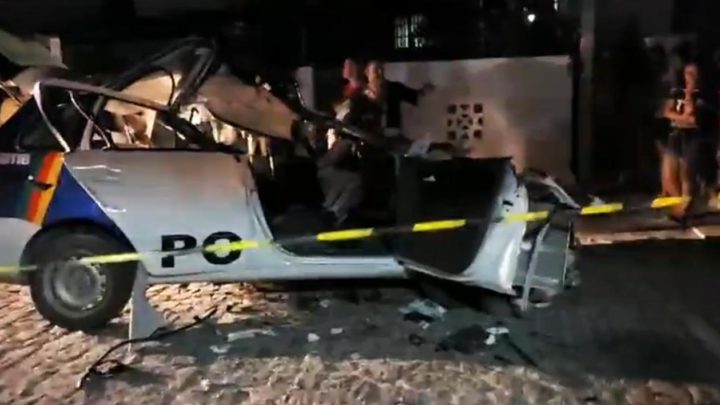 Policial morre e outro fica ferido após colisão entre viatura e caminhão em Belo Jardim