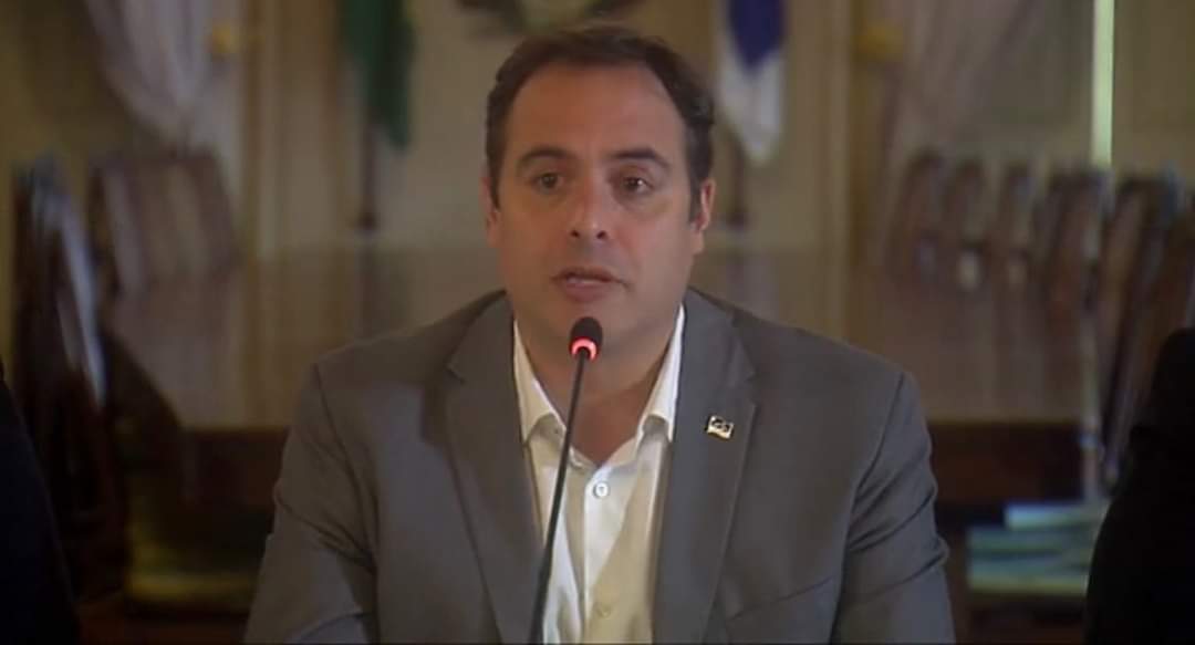 Governador de Pernambuco libera servidores, mantendo apenas os serviços essenciais Governador de Pernambuco libera servidores, mantendo apenas os serviços essenciais