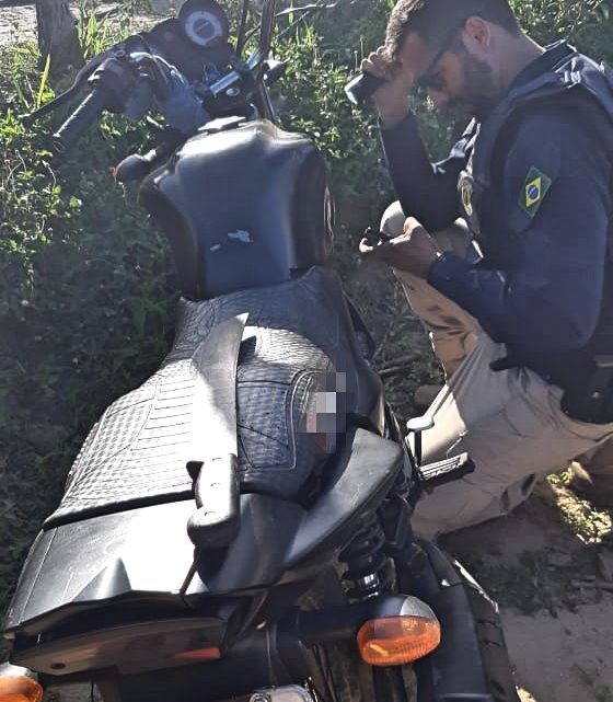 Motociclista embriagado é detido com peixeira em Caruaru Motociclista embriagado é detido com peixeira em Caruaru