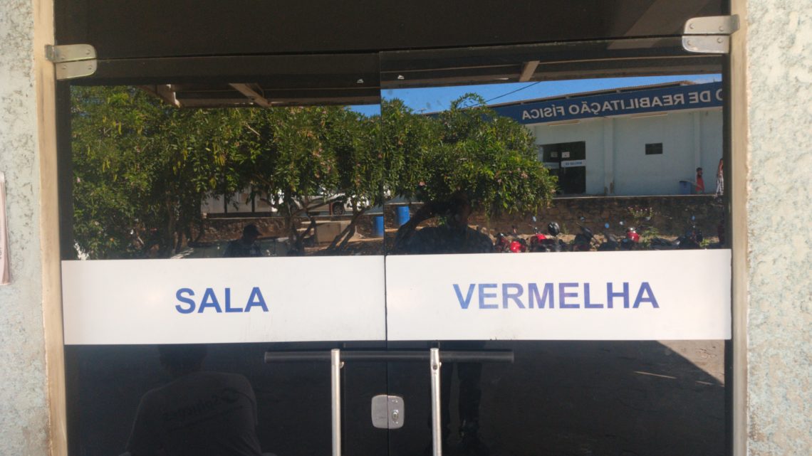 Idosa tenta atravessar rua e é atropelada por ônibus em Caruaru Idosa tenta atravessar rua e é atropelada por ônibus em Caruaru