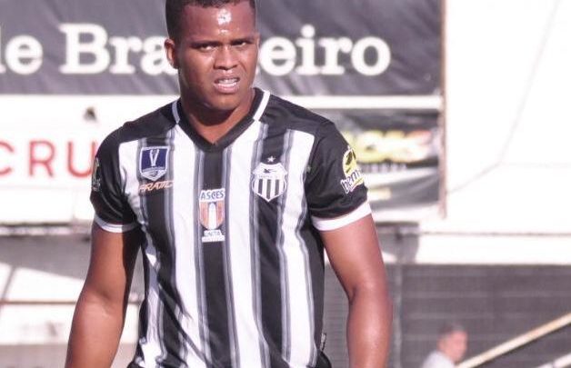 Atacante Bambam deixa o Central de Caruaru