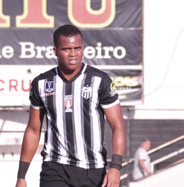 Atacante Bambam deixa o Central de Caruaru Atacante Bambam deixa o Central de Caruaru