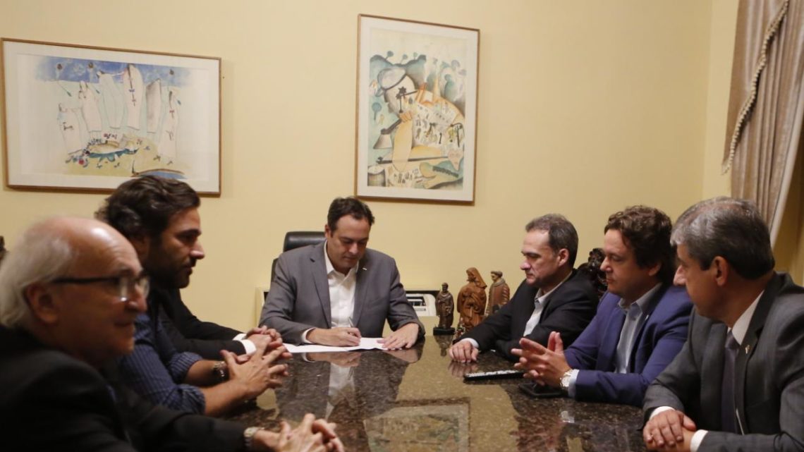 Governo de Pernambuco proíbe atracação de cruzeiros e outras embarcações de passageiros de grande porte Governo de Pernambuco proíbe atracação de cruzeiros e outras embarcações de passageiros de grande porte