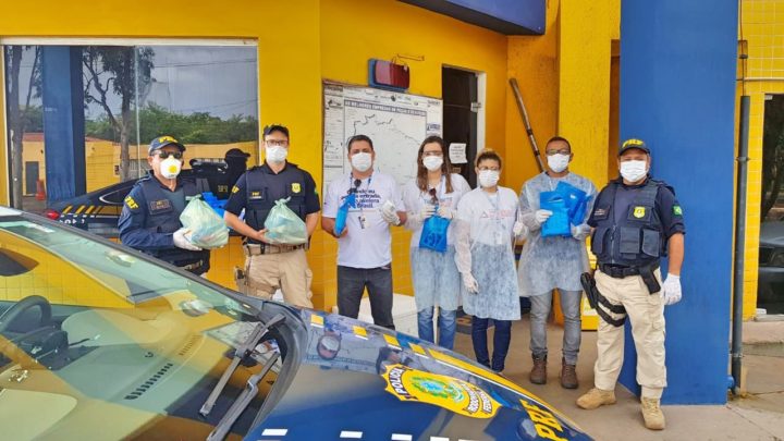 Caminhoneiros recebem auxílio na prevenção ao coronavirus é na BR 232 em Caruaru