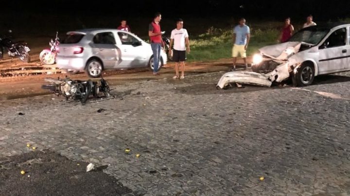 Colisão frontal entre carro e moto deixa dois mortos em Caruaru