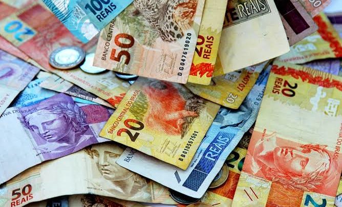 Senado aprova auxílio emergencial de R$ 600 para trabalhadores informais