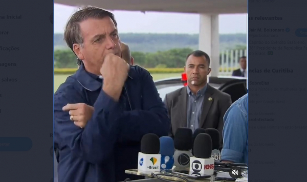 Bolsonaro afirma que teste para o novo coronavírus deu negativo