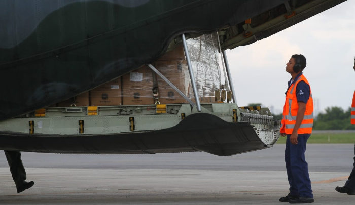 Avião da FAB desembarca no Recife com nove toneladas de materiais de saúde