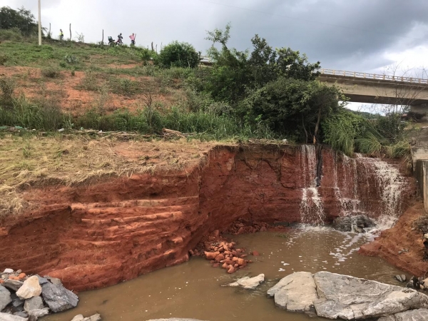 Barragem com risco de romper em Pernambuco e pode atingir cidades de Alagoas Barragem com risco de romper em Pernambuco e pode atingir cidades de Alagoas