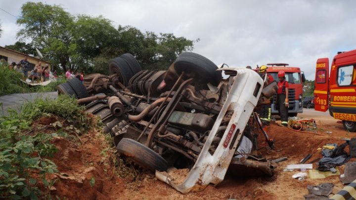 Acidentes em Riacho das Almas e Bezerros deixam motoristas mortos