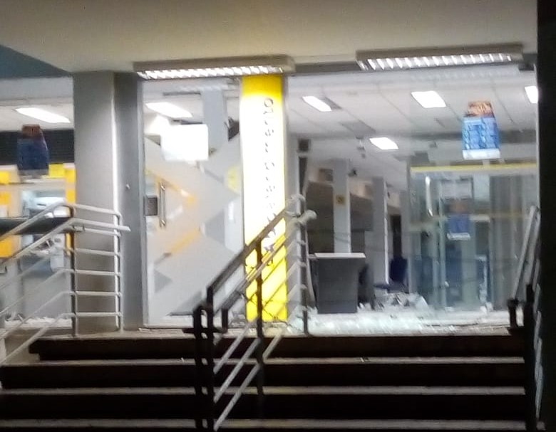 Quadrilha explode duas agências bancárias em Catende Quadrilha explode duas agências bancárias em Catende