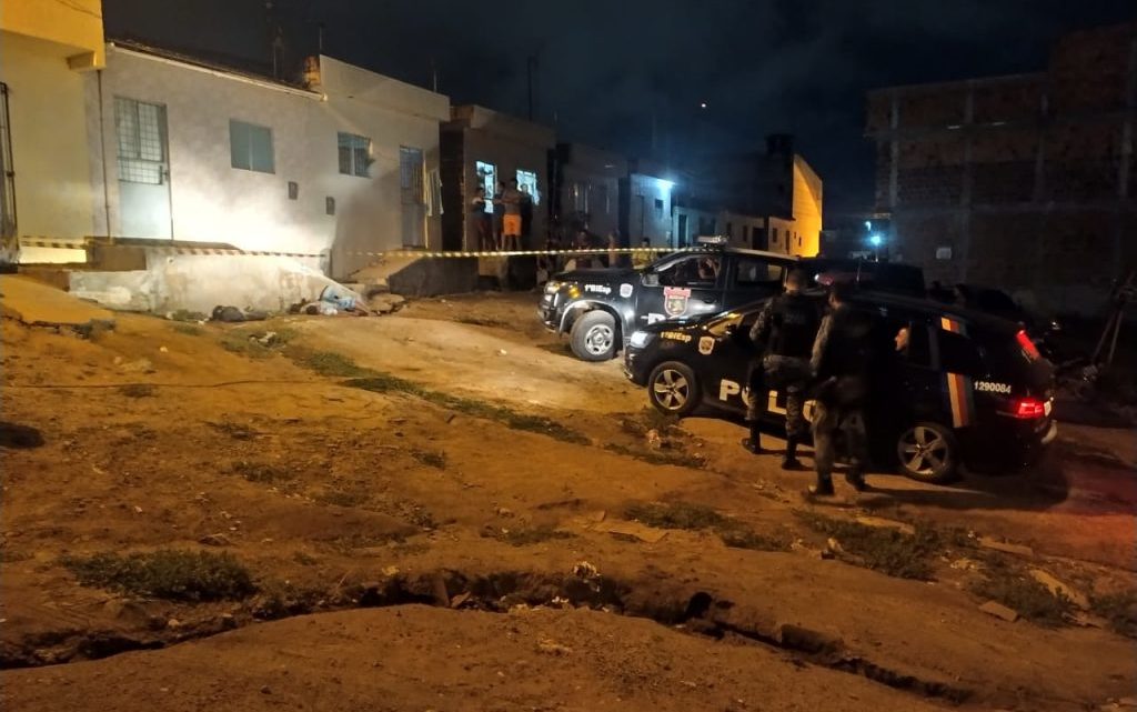 Jovem assassinado a tiros em Caruaru nesta terça-feira (7) Jovem assassinado a tiros em Caruaru nesta terça-feira (7)