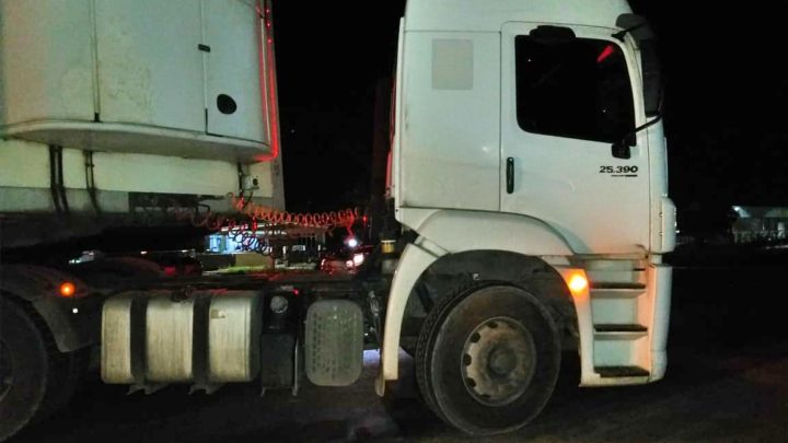 Moto colide em semirreboque de carreta na BR-232 em Belo Jardim