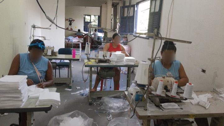 Detentas da Colônia do Recife produzem máscaras de proteção